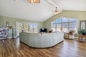 Smart TV, books, stereo