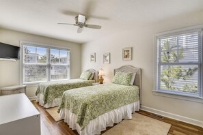 6 bedrooms, iron/ironing board, free WiFi