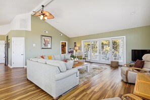 Smart TV, books, stereo