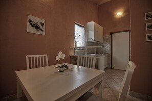 Villa | In-room dining