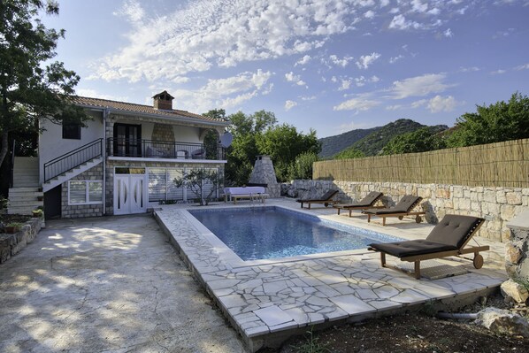 Seasonal outdoor pool - Villa Nada (Neum)