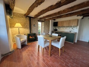 Appartement Luxe | Literie de qualité supérieure, rideaux occultants, chambres insonorisées