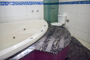 Minibar, wifi gratis y ropa de cama 