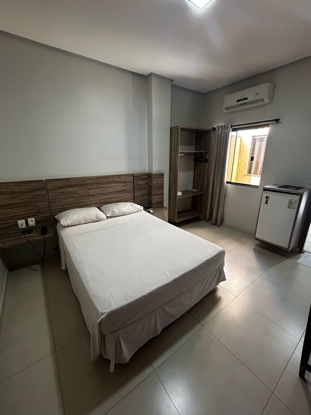 Executive Room, 1 Double Bed, Shower Grab Bars, Private Bathroom | Minibar, free WiFi, bed sheets