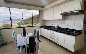 Executive Apartment, 2 Double Beds, City View | Private kitchen - Hotel Vale Da Serra (Parauapebas)