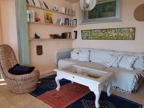TV, fireplace, DVD player, table tennis