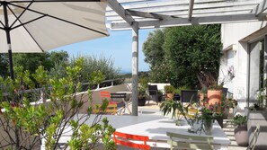 Outdoor dining - Holiday house facing the sea (Trébeurden)