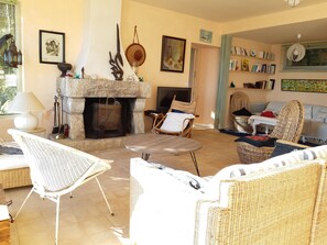 TV, fireplace, DVD player, ping pong - Holiday house facing the sea (Trébeurden)