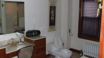 Suite Deluxe, 1 cama King size, vista al río | Regadera en el baño