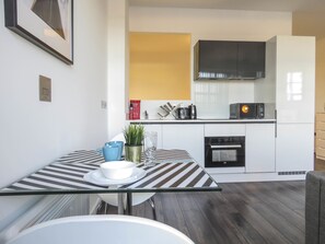 Business Suite, Multiple Beds | Private kitchenette