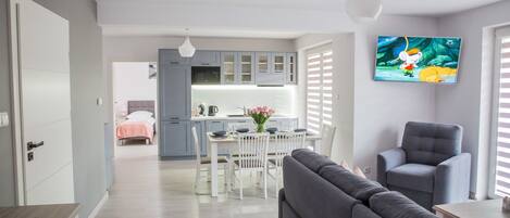 公寓, 2 间卧室 | 特色装修、特色家居、办公桌、熨斗/熨衣板