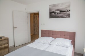 Decoración personalizada, muebles diferentes y escritorio 