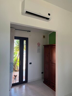 Bureau, rideaux occultants, Wi-Fi gratuit, draps fournis