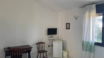 Bureau, rideaux occultants, Wi-Fi gratuit, draps fournis