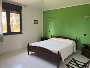 Bureau, rideaux occultants, Wi-Fi gratuit, draps fournis