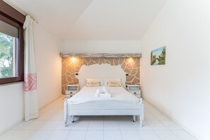 Desk, blackout curtains, free WiFi, bed sheets - Hotel Ristorante Pizzeria Charme (Settimo San Pietro)