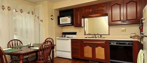 Vierpersoonskamer, en-suite badkamer (The Second Street Suite ) | Restaurant