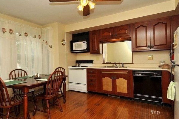 Habitació quàdruple, amb bany privat (The Second Street Suite ) | Restaurant