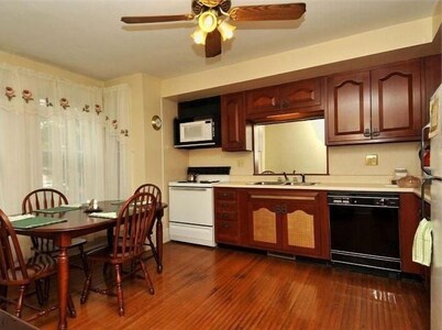 Second Street Suite