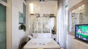 Apartamento, 1 quarto | 1 quarto, escrivaninha, ferros/tábuas de passar roupa