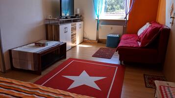 Apartment, Gartenblick | Wohnbereich | Flachbildfernseher