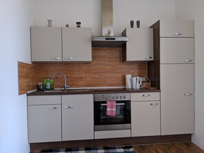 Apartment, Garden View | Private kitchen | Full-size fridge, microwave, oven, stovetop - Abdalla Apartments (Knittelfeld)