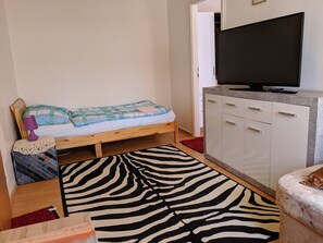 Apartment, Garden View | Living area