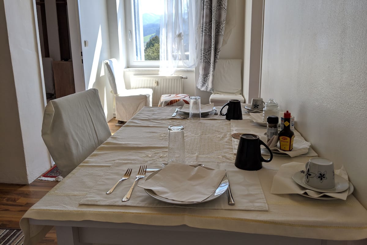 Apartment, Garden View | In-room dining