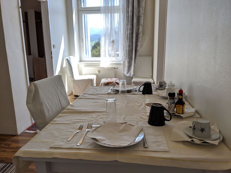 Appartement, uitzicht op tuin | Dineren op de kamer