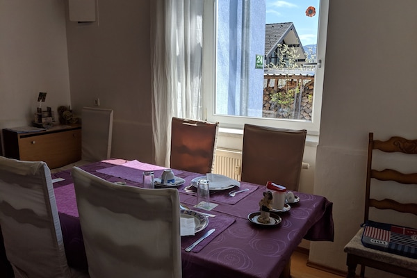 Apartment, Garden View | Makan dalam bilik