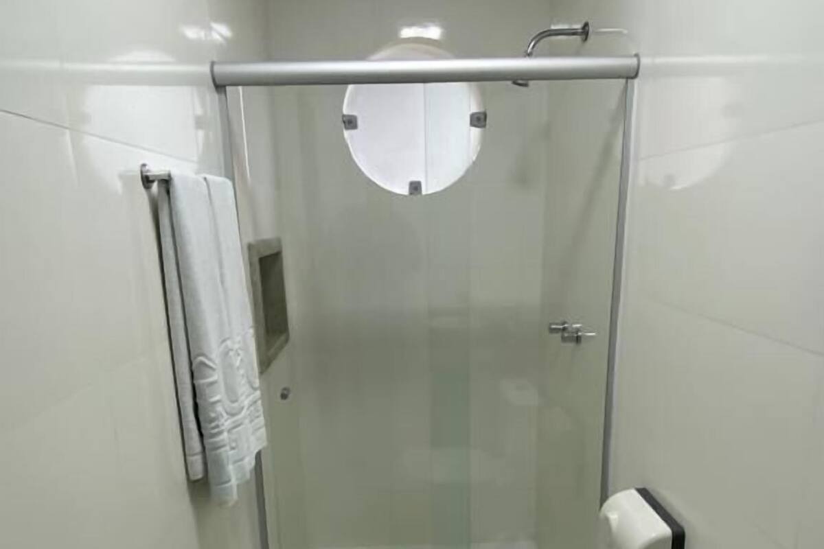 Suite Tradisional, balkon | Kamar mandi | Shower, pengering rambut, handuk, dan sabun