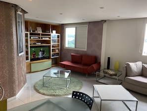 Televisión, libros y estéreo 