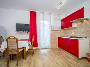 Fridge, cookware/dishes/utensils - Hilde Red by Interhome (Medulin)