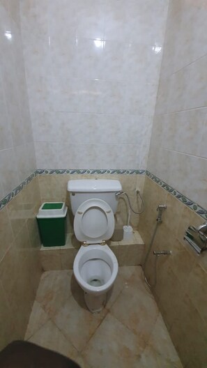 Habitación estándar doble | Baño | Ducha y cabezal de ducha tipo lluvia