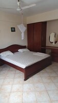 Habitación estándar doble | Escritorio, wifi gratis, ropa de cama