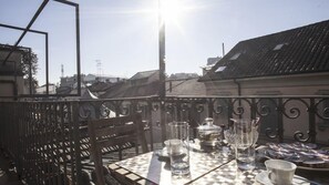 Petit déjeuner composé de spécialités régionales (20 EUR par personne)