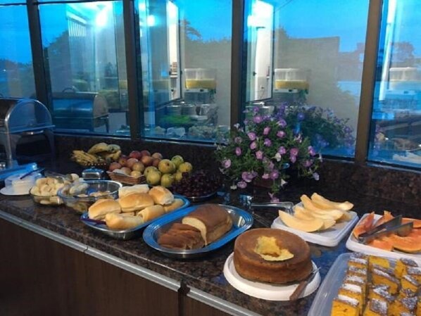 Free daily buffet breakfast