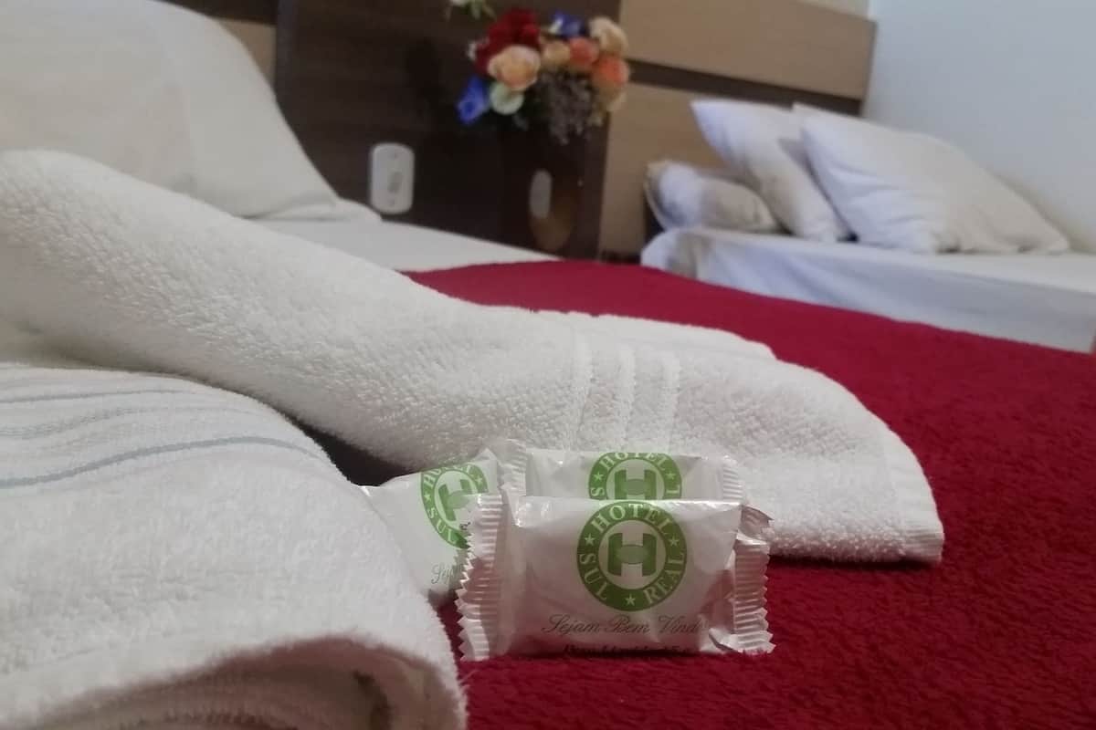 Minibar, cortinas blackout, wifi gratis y ropa de cama