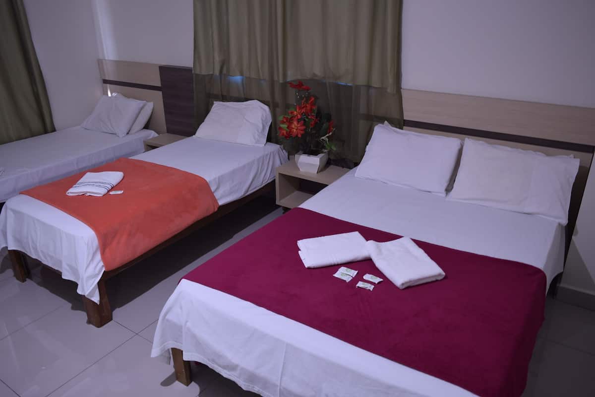 Minibar, cortinas blackout, wifi gratis y ropa de cama