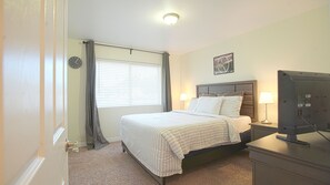 4 bedrooms, iron/ironing board, WiFi, bed sheets