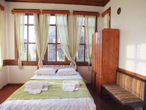 Quarto solteiro | Ferros/tábuas de passar roupa, berços grátis