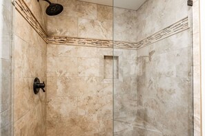 Baignoire, sèche-cheveux