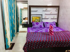 2 bedrooms, WiFi - 2-Bedroom Set Akshi @ Sec18 Metro Noida (Noida)