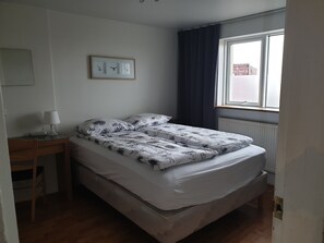 Doppelzimmer, Gemeinschaftsbad | Schreibtisch, Verdunkelungsvorhänge, kostenlose Babybetten