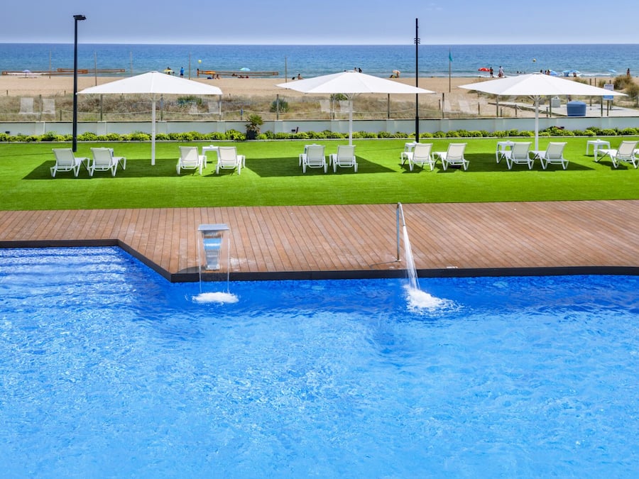 Outdoor pool, pool umbrellas, sun loungers