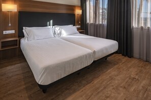 Lydisolert, strykejern/-brett, wi-fi (inkludert) og sengetøy