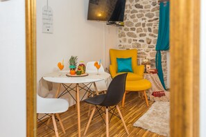 シティ アパートメント 1 ベッドルーム シティビュー | 客室内のダイニングエリア