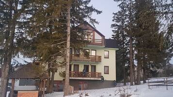 Façana frontal de l'allotjament