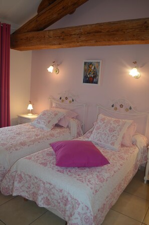 3 slaapkamers, een strijkplank/strijkijzer, wifi, beddengoed