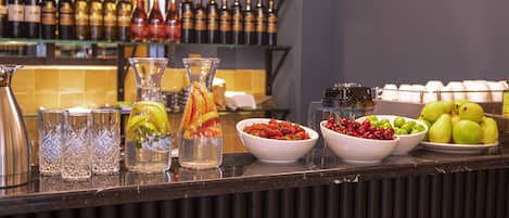 Se ofrece un desayuno continental (50 GEL por persona)